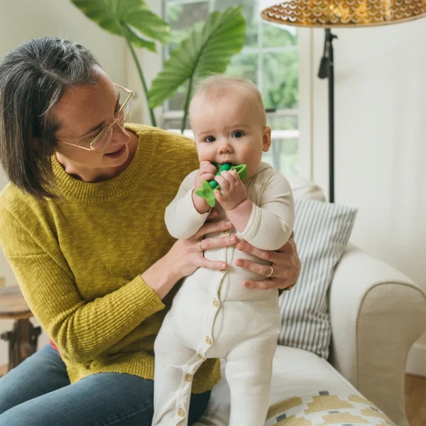 DR-TE224Lifestyleteether_and_training_toothbrush_peapod_1_L Bliss & Bless-Dr. Brown's 柔軟矽膠牙膠+學習牙刷