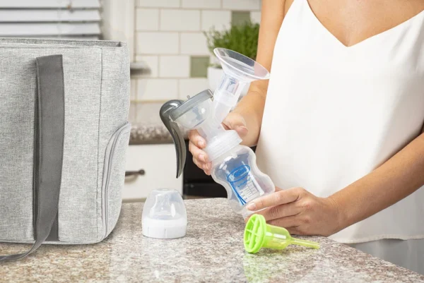 Lifestyle_Manual_Breast_Pump_Counter_Grey_Breast_Pump_Carryall_L Bliss & Bless-Dr. Brown's SoftShape™ 手動母乳泵 連排氣奶樽 5oz