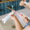 Lifestyle_Toddler_Toothbrush_Flamingo_and_toothpaste_3_L Bliss & Bless-Dr. Brown's 小童軟毛吸盤牙刷 - 小紅鶴